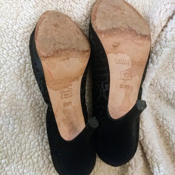 White 🏠 Black Market velvet pump heels sz 6.5 - Picture 3 of 6